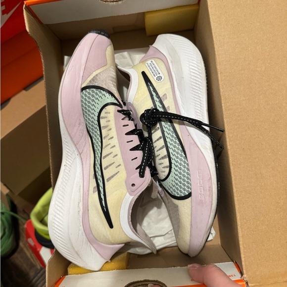 Nike Zoom Gravity Running Sneaker. - Picture 4 of 4